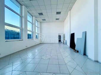 Na prenájom MODERNÁ prevádzková budova o ploche 1300 m2 vhod