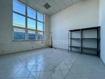 Na prenájom MODERNÁ prevádzková budova o ploche 1300 m2 vhod