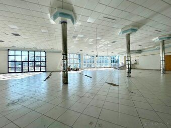 Na prenájom MODERNÁ prevádzková budova o ploche 1300 m2 v Hu