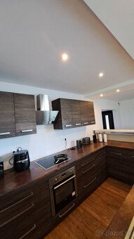 5 izieb | súkromný areál | Dvojgaráž 42 m² | Terasa 66 m² | 