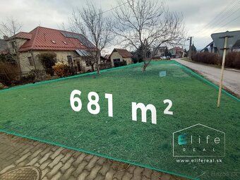 Stavebný pozemok 681 m² – Horné Chlebany | hlavný ťah Topoľč