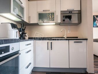 „Bývajte štýlovo a bez starostí: 2i byt vo WEST s vlastným p
