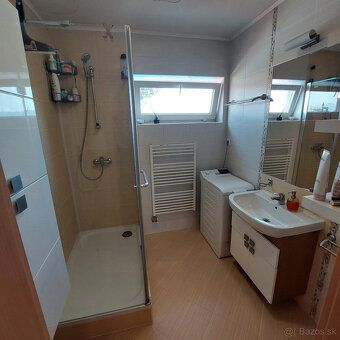 Ponúkame na prenájom moderný 2-izbový byt o výmere 59 m², na