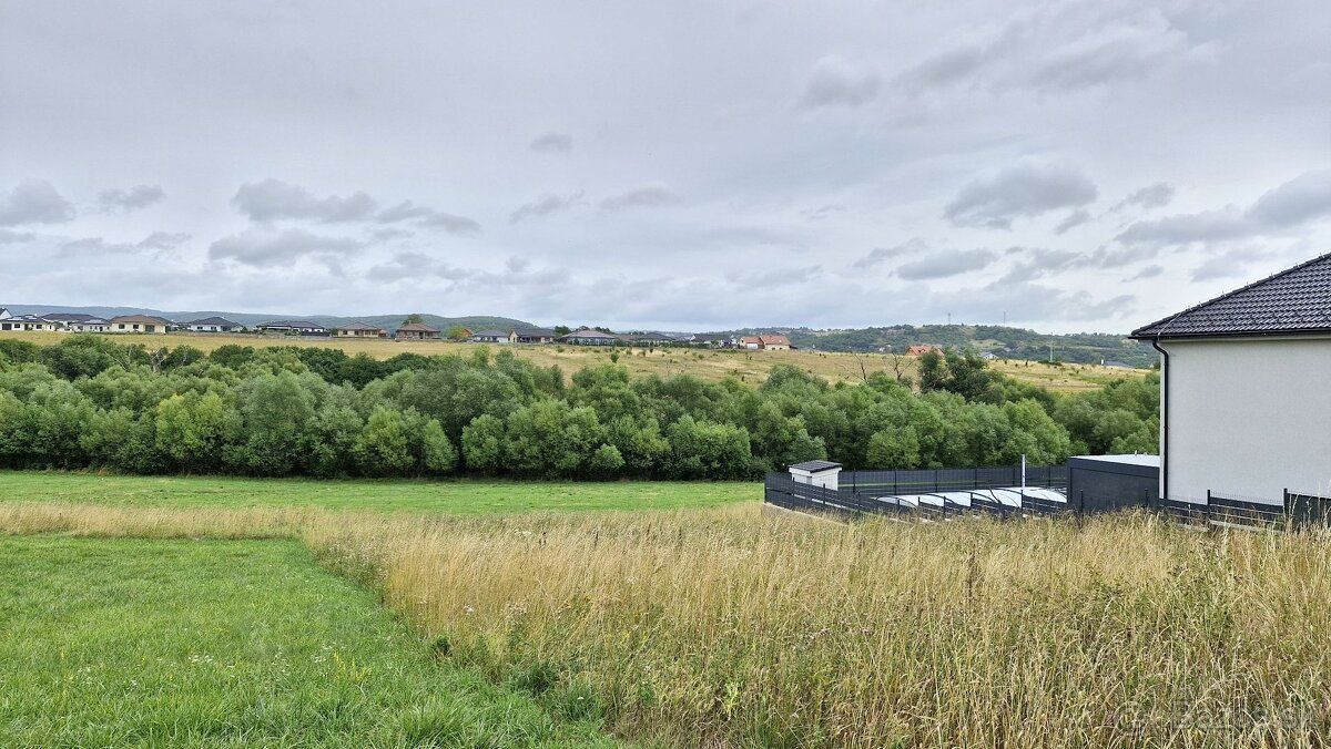 Ponúkame na predaj stavebný pozemok o výmere 869 m2, ktorý s