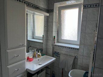 Ponúkam na predaj slnečný veľkometrážny tehlový 3-izbový byt