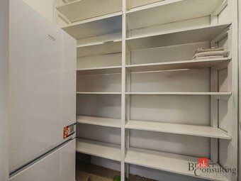 Ponúkame na prenájom priestranný, kompletne zrekonštruovaný 