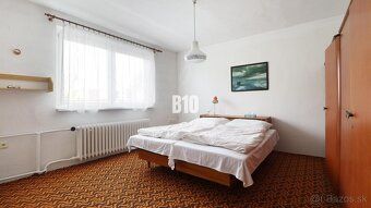 B10 Vám ponúka na predaj veľký 6 izb. rodinný dom s dvomi ga