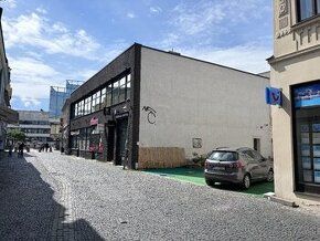 Na prenájom priestor terasy v Ziline pri budove Na Brane 250