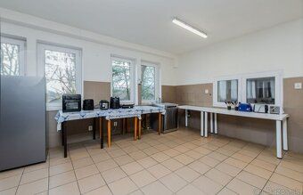 Dlhodobo Prenajmem prípadne predám veľký administratívny vho