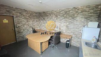 Stanislava Hoppe +421 910 318 899 e-mail:

V2 Real Estate po