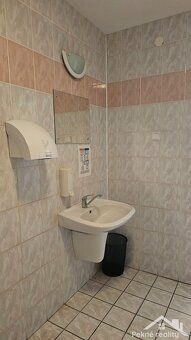 Ponúkame Vám na prenájom kancelárie nachádzajúce sa v admini