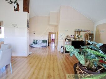 Rodinný dom s výnimočne veľkým pozemkom o rozlohe 2 956 m2 j