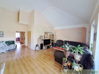 Rodinný dom s výnimočne veľkým pozemkom o rozlohe 2 956 m2 j