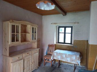 Predám chalupu na pozemku o výmere 560 m2, so záhradou 1153 