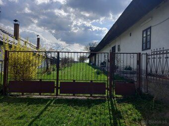 Predám chalupu na pozemku o výmere 560 m2, so záhradou 1153 