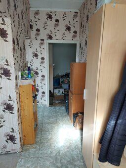 - 2 – izbový rodinný dom - zastavaná plocha 100m2 - pekný ro