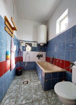 - 2 – izbový rodinný dom - zastavaná plocha 100m2 - pekný ro