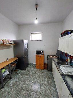 - 2 – izbový rodinný dom - zastavaná plocha 100m2 - pekný ro