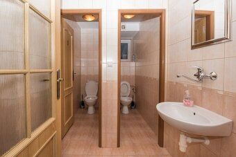 Ponúkame na prenájom modernú priemyselnú budovu, ktorá spĺňa