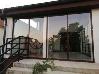 Predám zasklenie terasi výška 2,3m šírka 90cm jednej tabule,