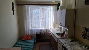 🏠 Ponúkam na predaj priestranný 3-izbový byt o výmere 77 m²,