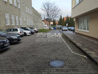 Typ: Kancelárie Ulica: T.G.Masaryka Obec: Lučenec
D: 216-26-