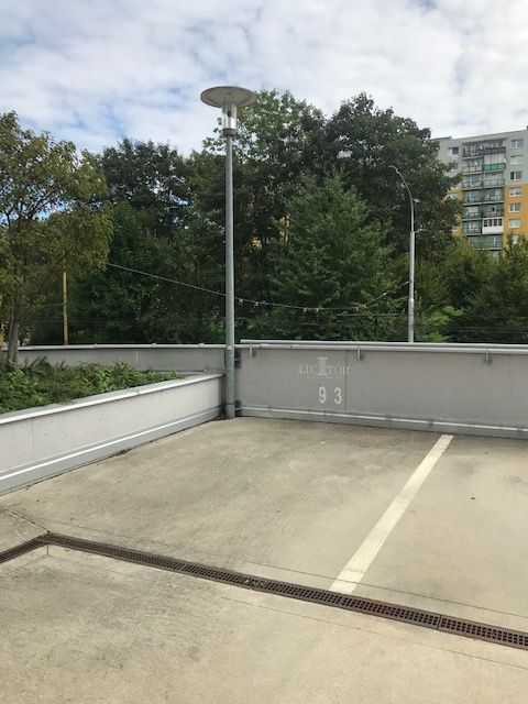 Ponúkam na predaj vonkajšie parkovacie miesto v komplexe The