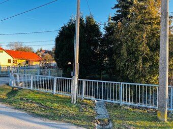 Ponúkame na predaj stavebný pozemok o výmere 1470 m² v obci 