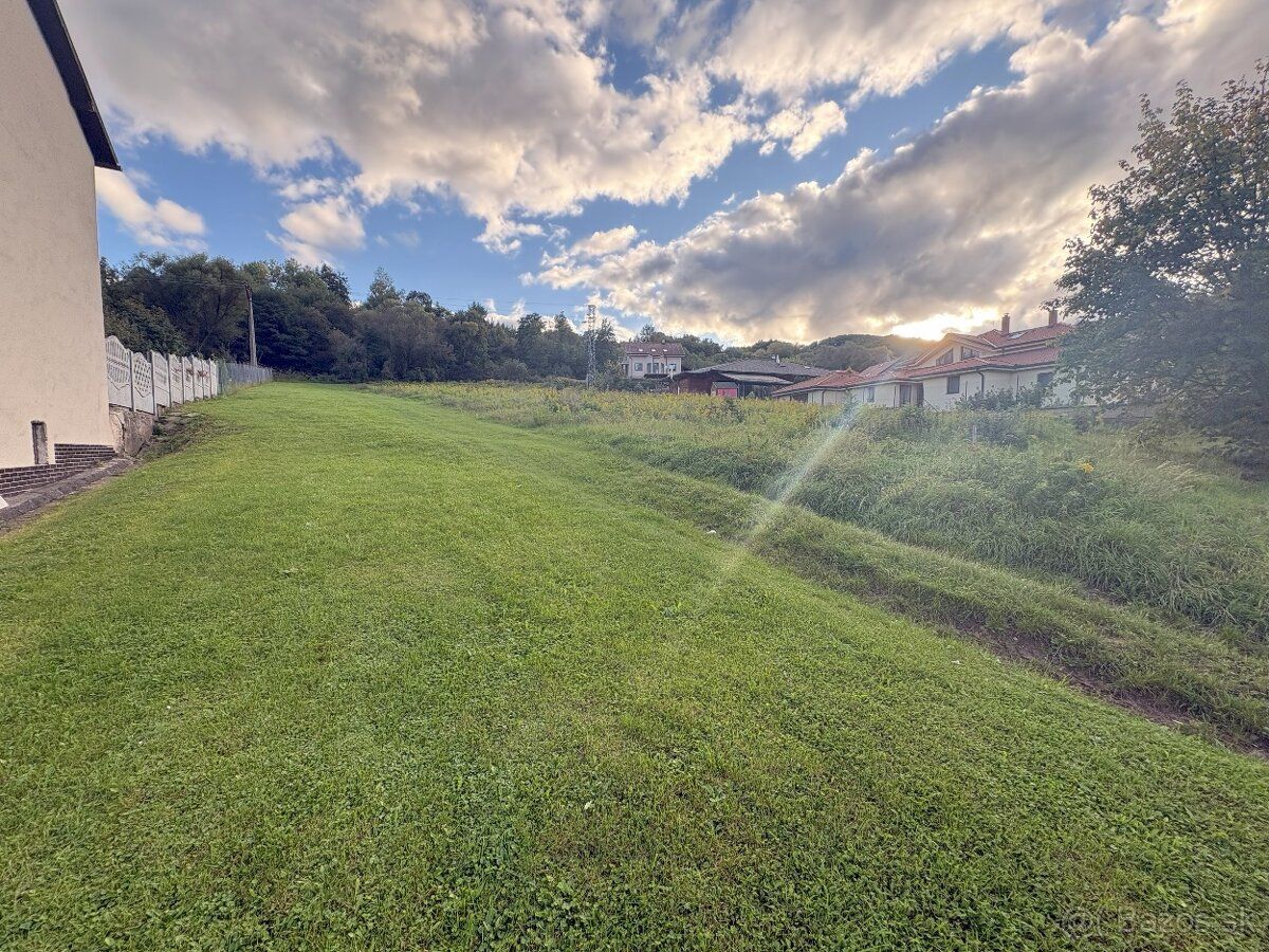 🏡Exkluzívny stavebný pozemok v Podlaviciach – kľud, súkromie