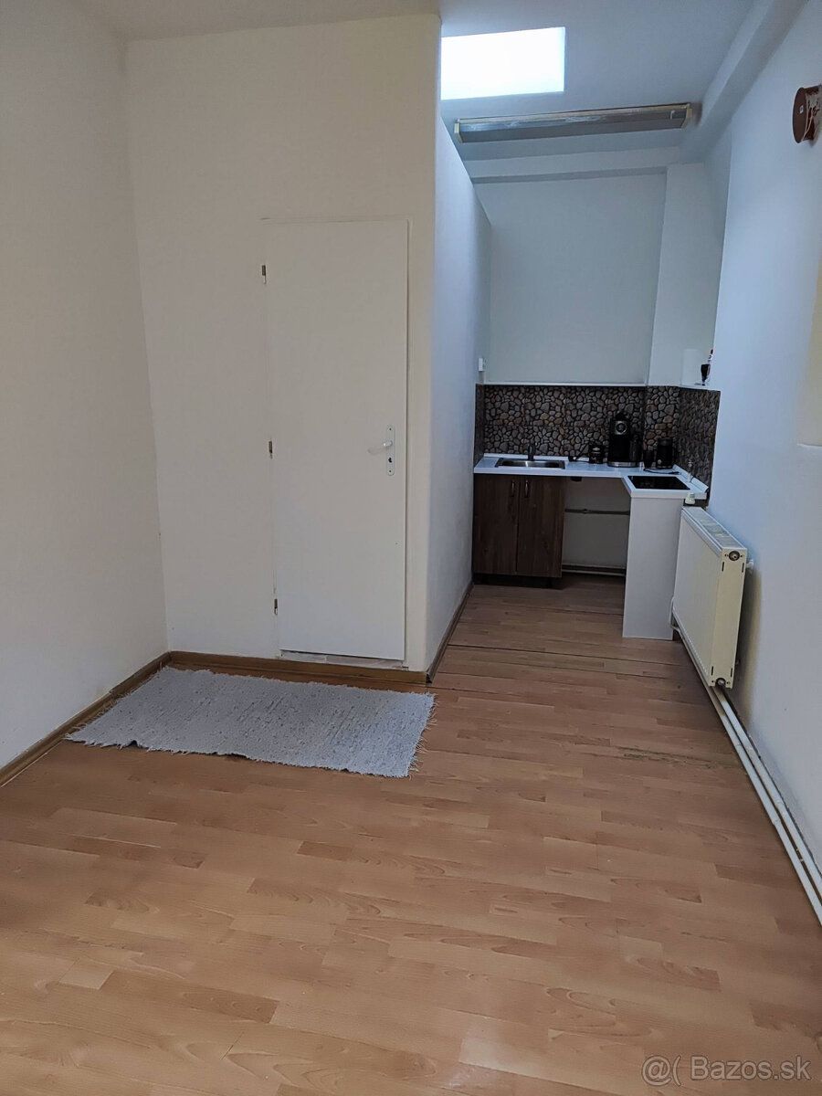 Ponúkam do prenájmu obchodné priestory vo výmere 30m2, ktoré