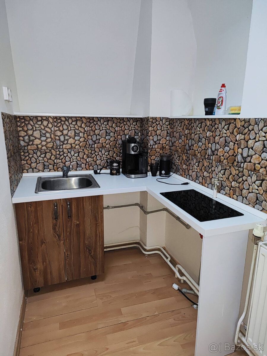 Ponúkam do prenájmu obchodné priestory vo výmere 30m2, ktoré