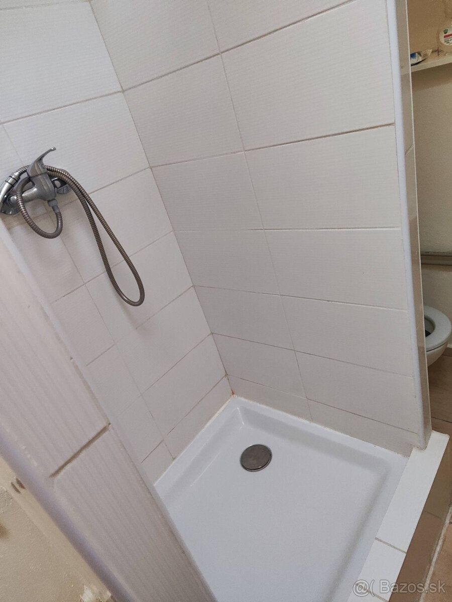 Ponúkam do prenájmu obchodné priestory vo výmere 30m2, ktoré
