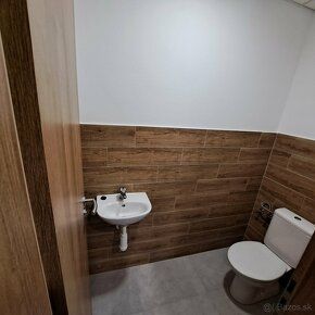Prenajmem obchodný priestor o rozmeroch 45 m2 vybavený klima