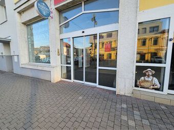 Ponúkame na prenájom obchodný priestor (46 m²) v centre mest