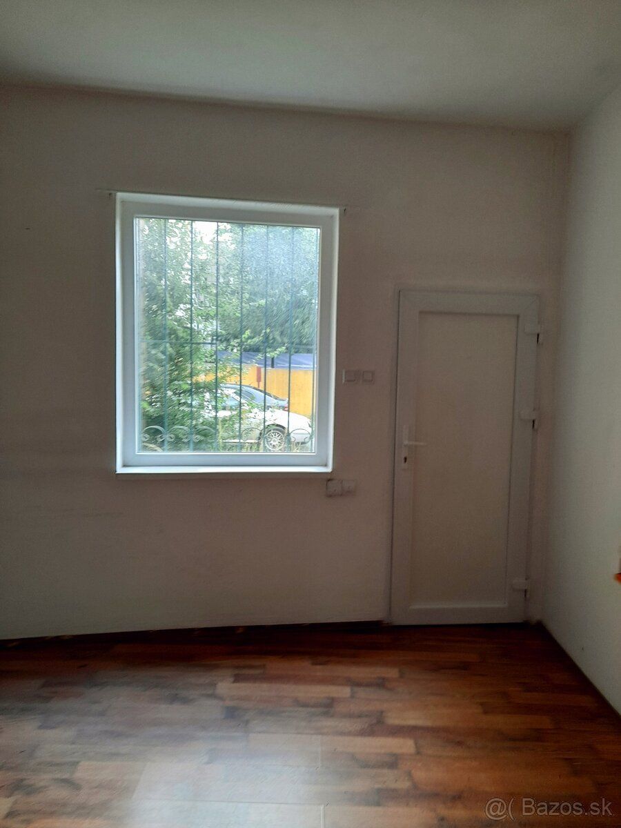 Ponúkame na prenájom obchodný priestor (46 m²) v centre mest