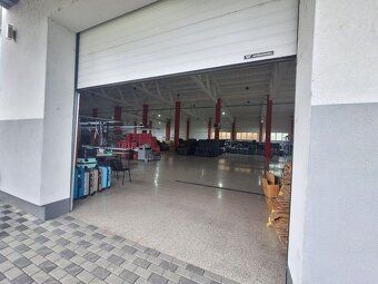 Ponúkame na prenájom halu/sklad o výmere 4300 m2,priemyselný