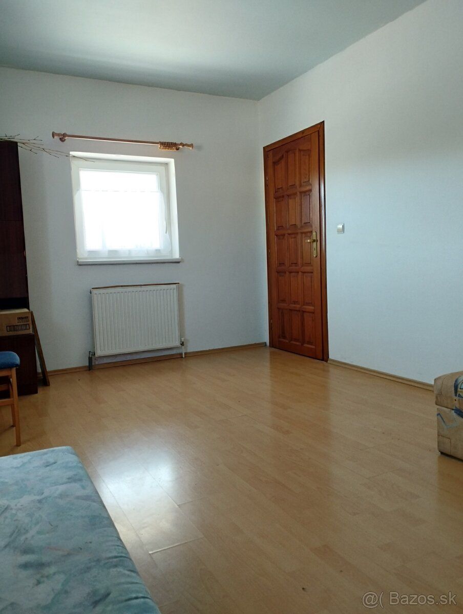 Ponúkam ubytovanie v rodinnom dome pre 2až3 os. K dispozícii