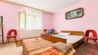 Exkluzívne ponúkame na predaj starší, vidiecky rodinný dom v