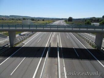 Ponúkam na predaj pozemok v obci Poproč o výmere 2600 m2, ok