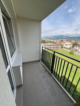 Ponúkame Vám na prenájom kompletne zariadený 2i byt s parkov