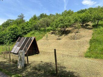 Predám slnečnú záhradu o výmere 409 m2 vhodnú na výstavbu re