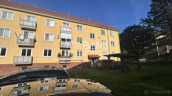 Ponukam na predaj 3 izbovy byt v povodnom stave. Su menene v