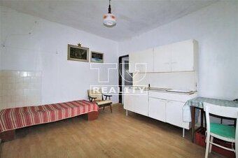 Ponúkame Vám na predaj veľký, slnečný pozemok o rozlohe 2586