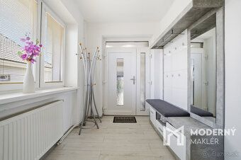 Typ: Rodinný dom Obec: Veľké Úľany
Moderný maklér ponúka na 