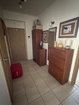 Svetlý kompletne zrekonštruovaný 3-izbový byt, 66 m² + loggi