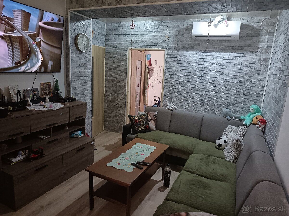 Predám 2 izbový byt z balkónom na sídlisku P.O.H 38/51 . Byt