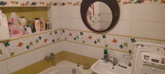Ponúkam ubytovanie pre 2 osoby v ubytovni v centre KNM . Kuc