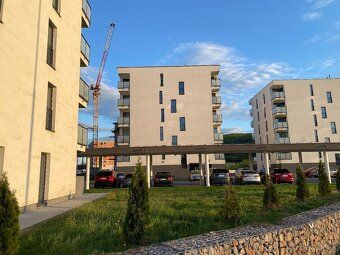 Prenájom moderného 2-izbového bytu s parkovaním – novostavba