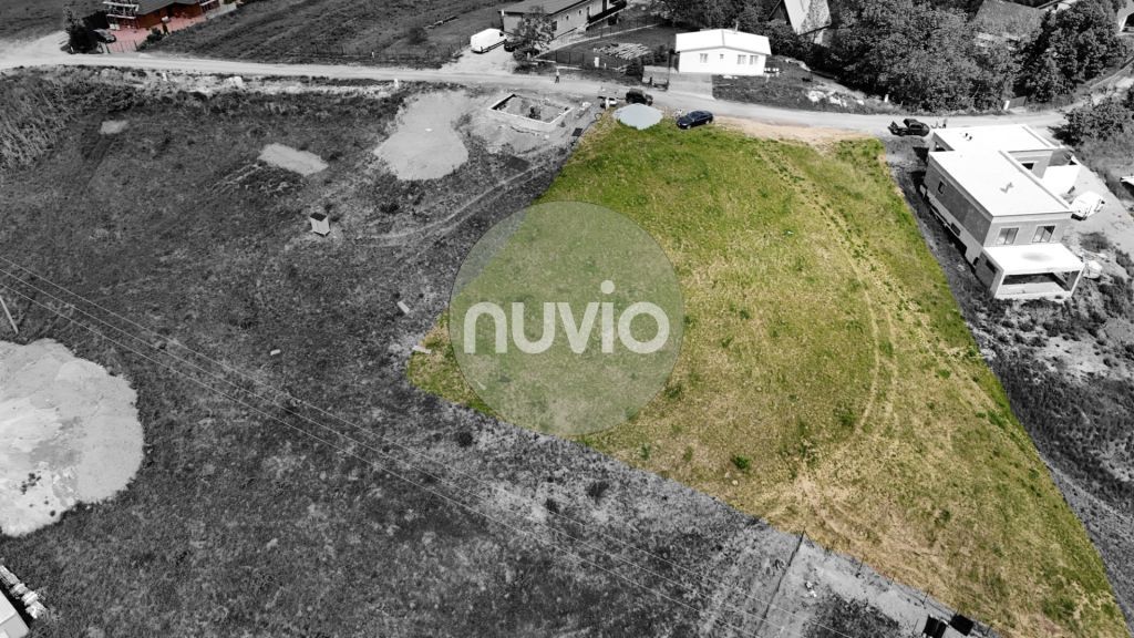 Ponúkame na predaj výnimočný a priestranný pozemok s celkovo