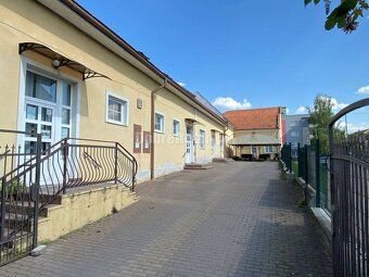 Ponúkame Vám na predaj rozsiahlu lukratívnu komerčnú budovu 
